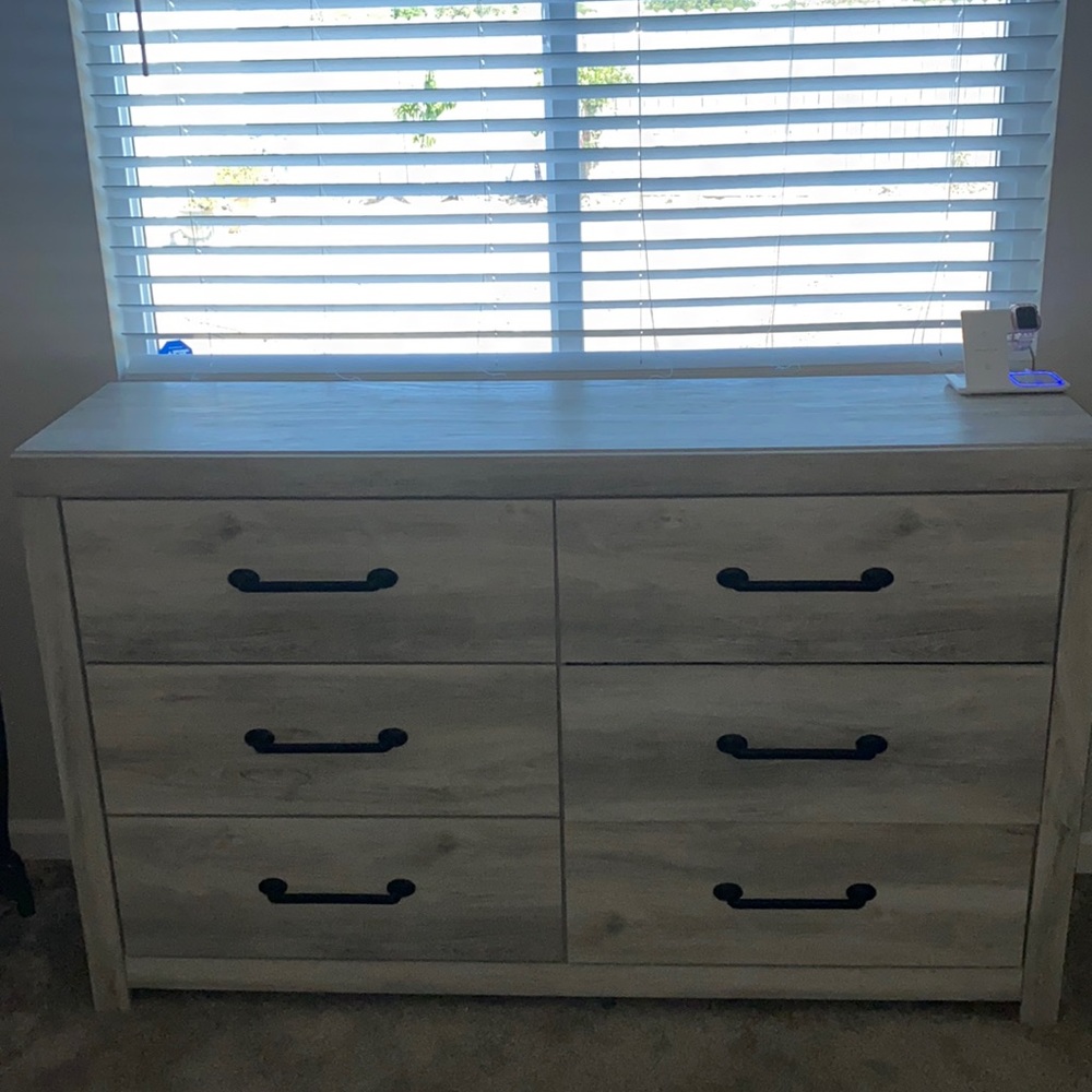 Bedroom furniture. Brand, Ashley.